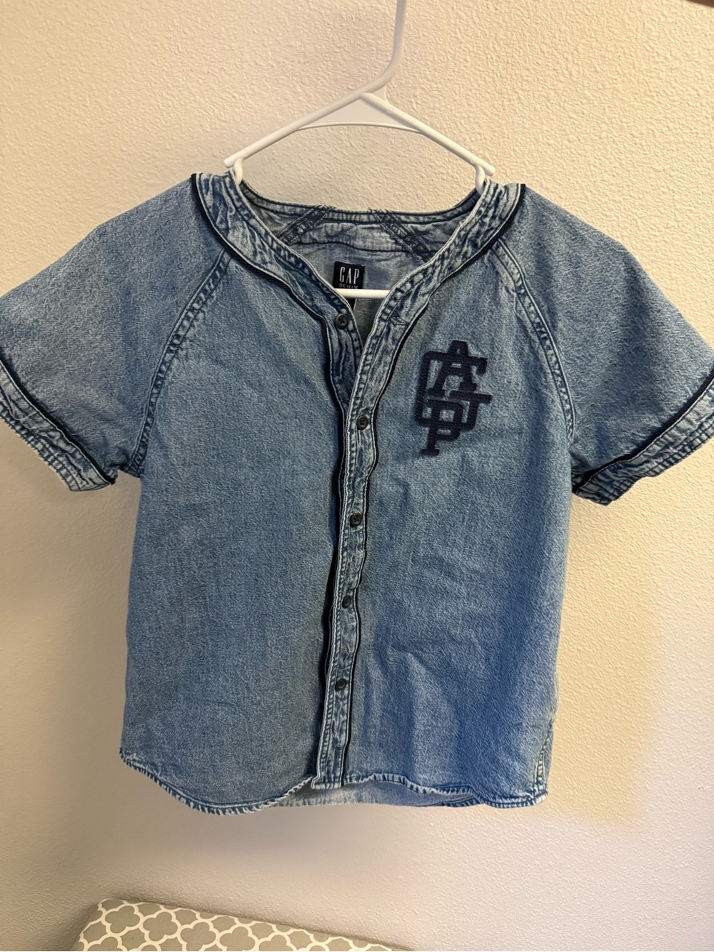 GAP Light Blue Short-Sleeve Denim Button-Up with Navy Logo